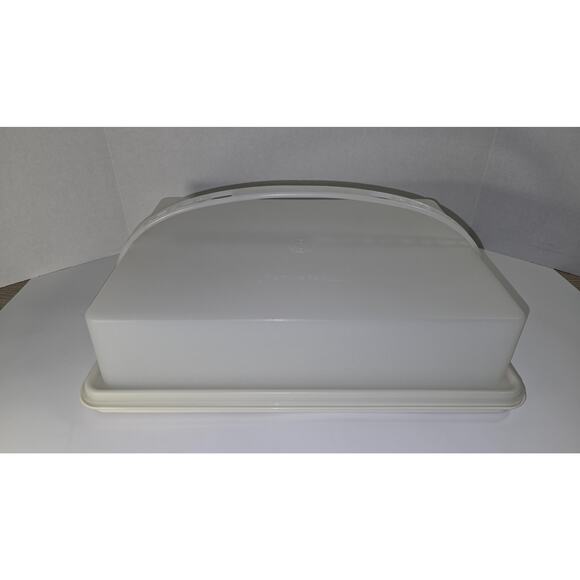 Vintage TUPPERWARE All White 15x11” Sheet Cake Cupcake Carrier W/Handle (3 Pc) - Picture 1 of 4
